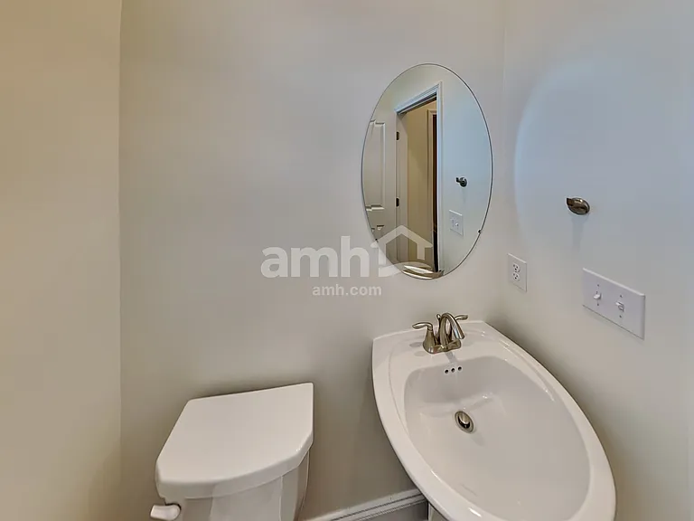 2028 Williamshire Ln — Photo 11
