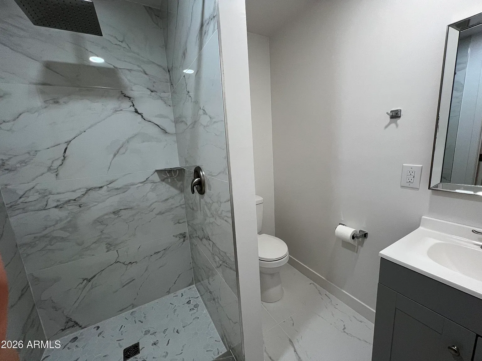 2 bed, 1.0 bath, 800 sqft, $1,800 — Photo 3