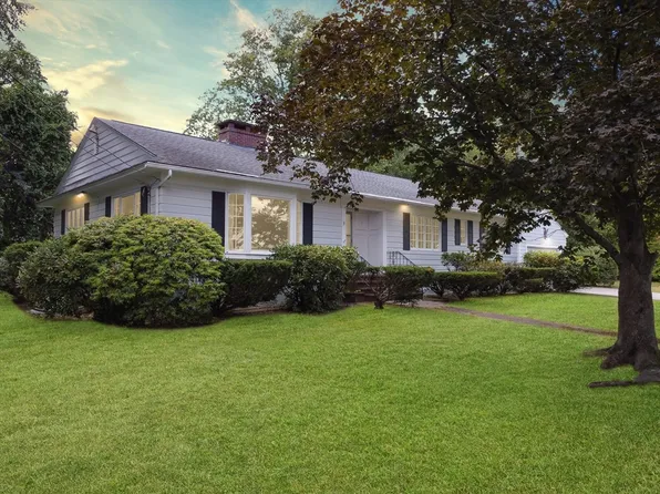 3 Errico Ln, Methuen, MA 01844