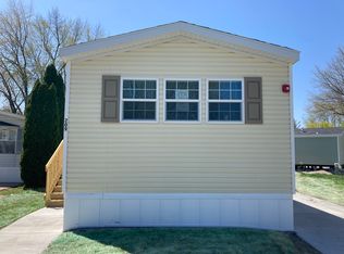 209 Surrey Rd, Wheeling, IL 60090