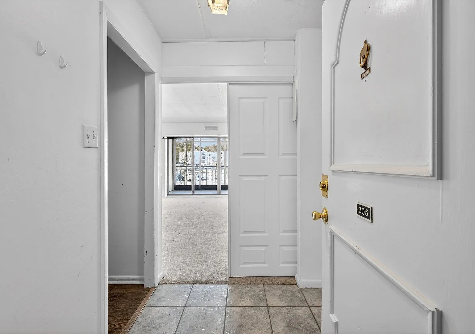 1 Bedroom Condo Walking distance to UofD Showing - Coming Soon — Photo 4