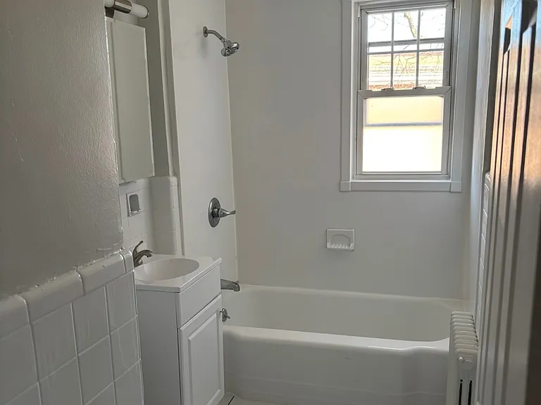 Maple Gardens Apartments — Photo 14