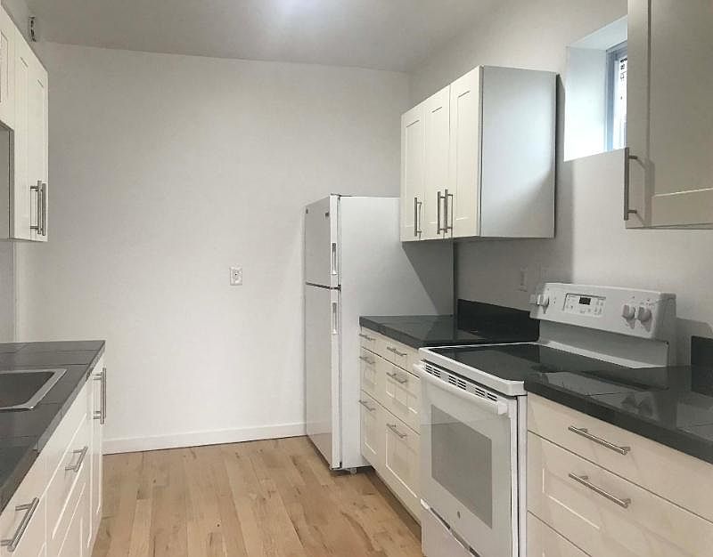 1st image of 127 Johnston St Floor 3
