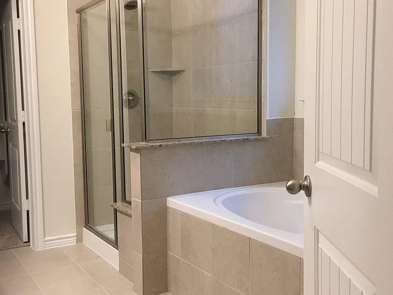 Master bathroom1