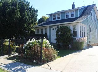 175 Smith St, Merrick, NY 11566