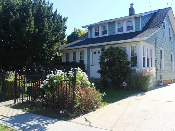 175 Smith Street, Merrick, NY 11566