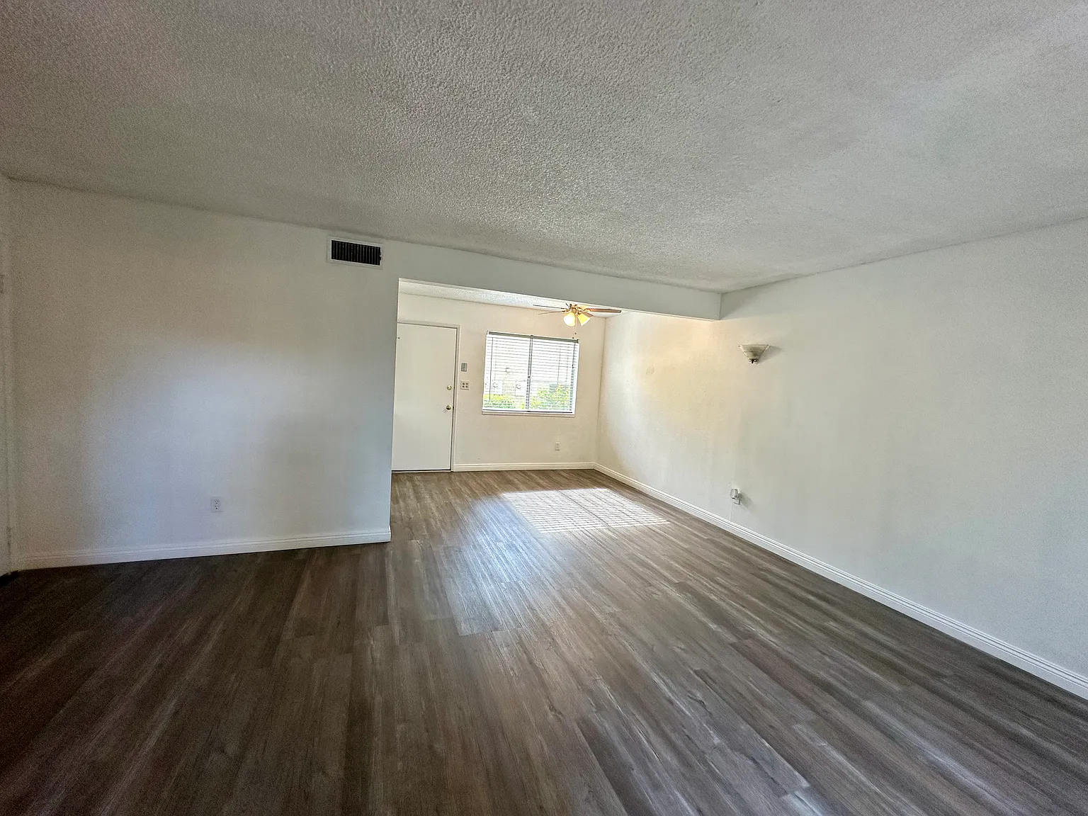 2 bed, 1.5 bath, 1111 sqft, $1,700 — Photo 2