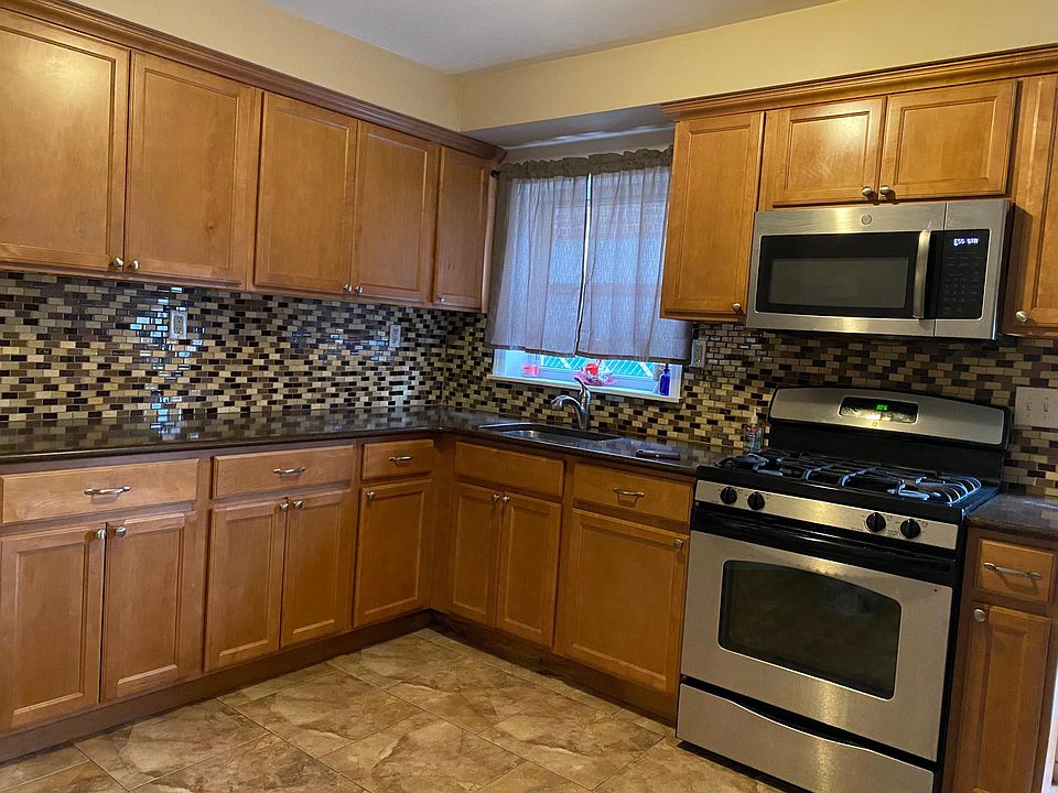 1st image of 925 Swinton Ave #1