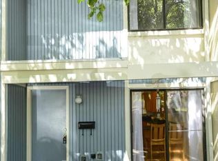 2381 Southgate Sq, Reston, VA 20191