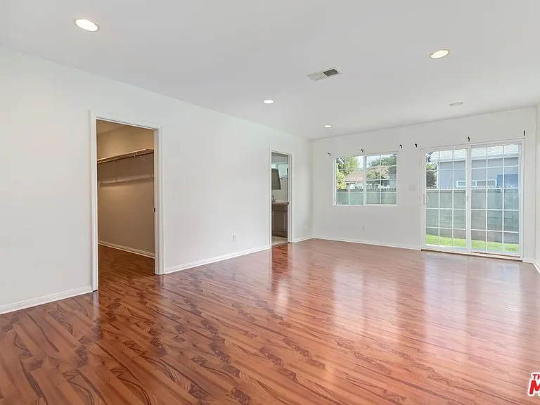 17322 Martha St — Photo 10
