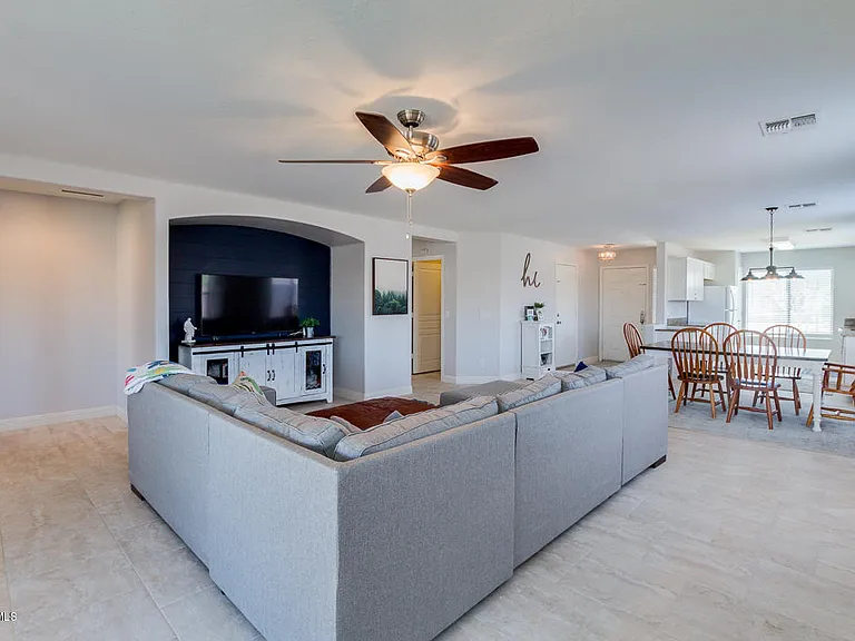 3868 W Carlos Ln — Photo 15