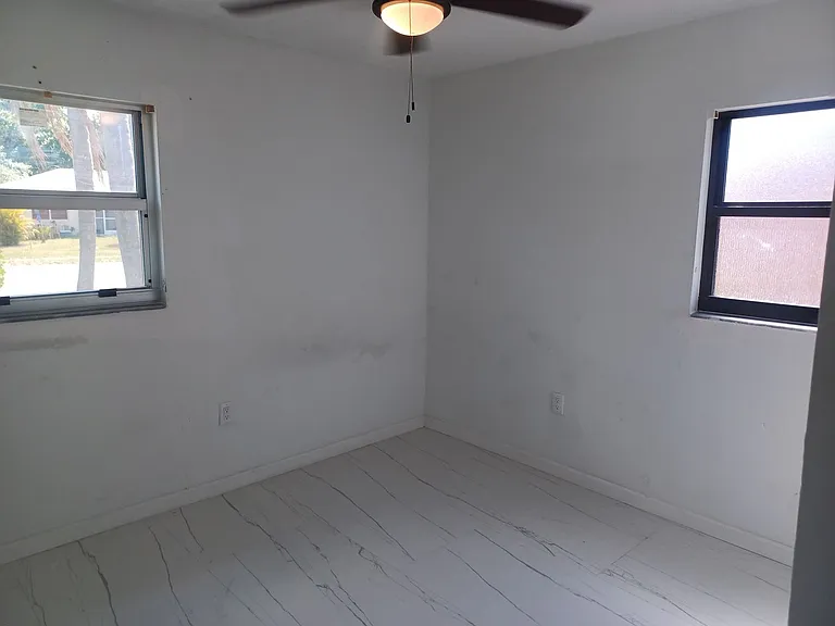 2627 Saint Charles St — Photo 10