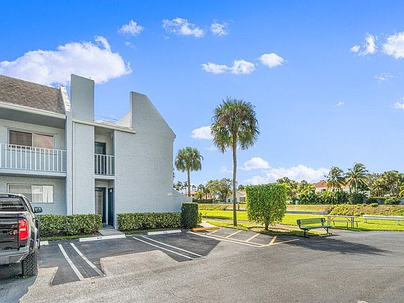 3rd image of 2960 SW 22nd Ave #8170