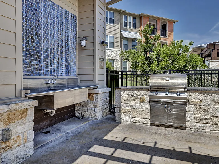 Pecos Flats Apartments — Photo 25