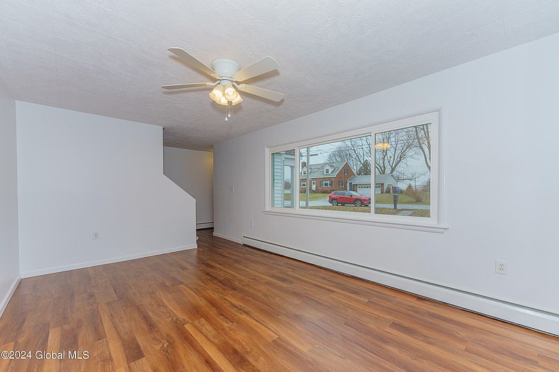4th image of 14 Sunset View Avenue