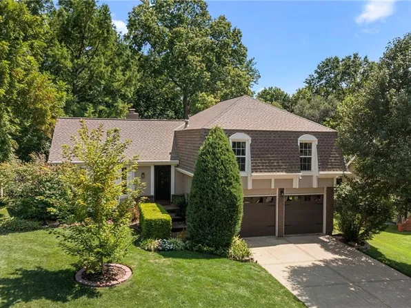 8205 Caenen Lake Rd, Lenexa, KS 66215