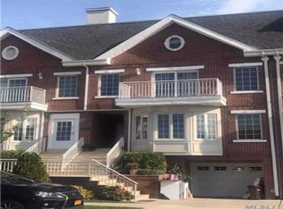 349 Park Cres #2F3FL, College Point, NY 11356