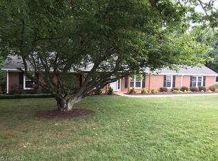 1075 Longreen Dr, Kernersville, NC 27284