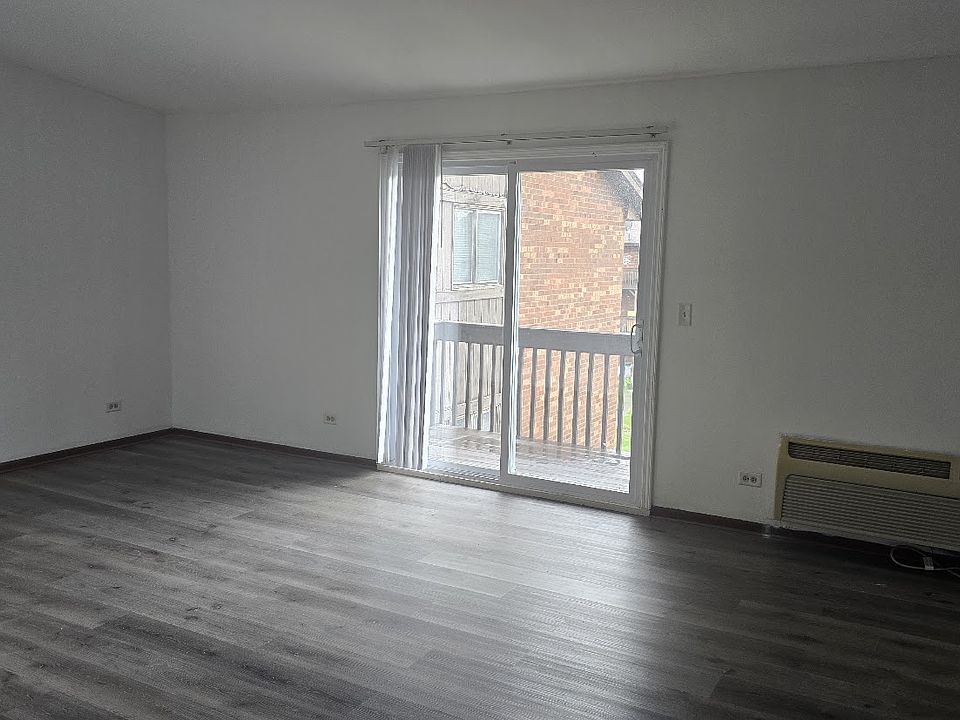 1st image of 29W544 Country Ridge Dr #544