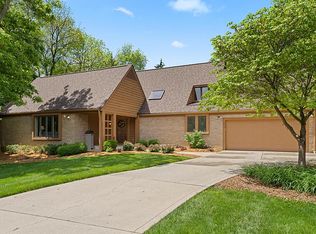 3715 Surrey Hill Pl, Columbus, OH 43220