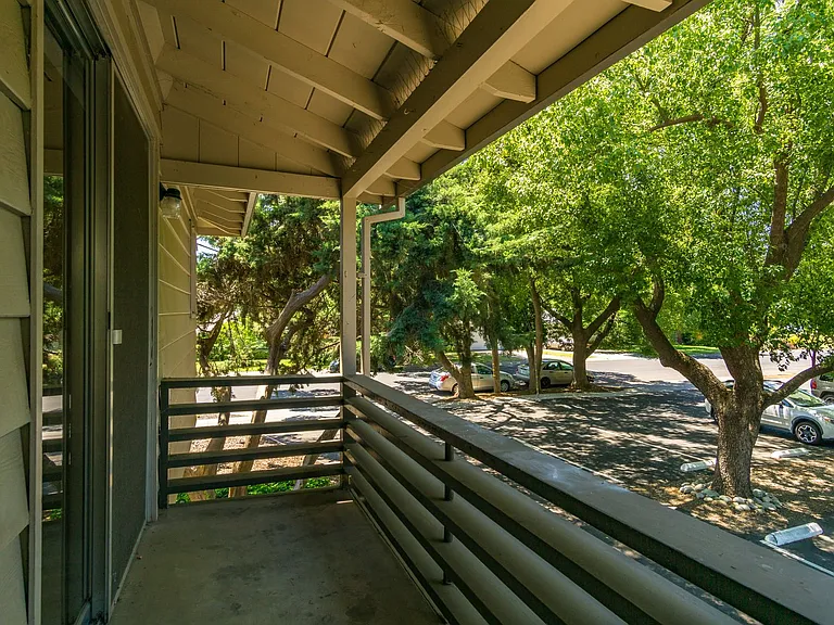 1748 Neal Dow Ave — Photo 8