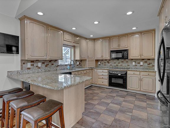4th image of 31 Empress Pines Drive