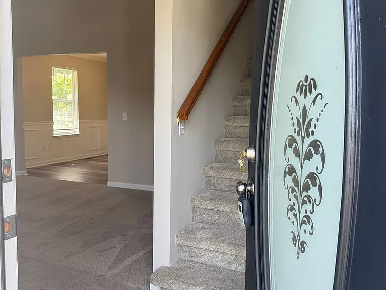 8900 Fox Glen Dr — Photo 2