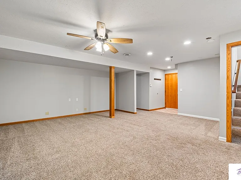 16911 N Cir — Photo 21