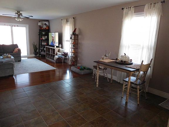 5th image of 428 W Deerwood Dr