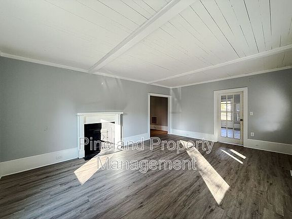 3rd image of 413 E Donaldson Ave