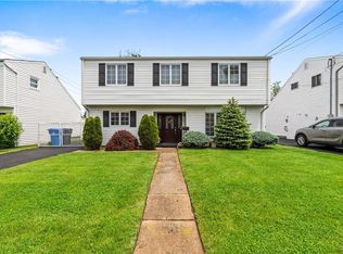 111 7th St, Port Reading, NJ 07064
