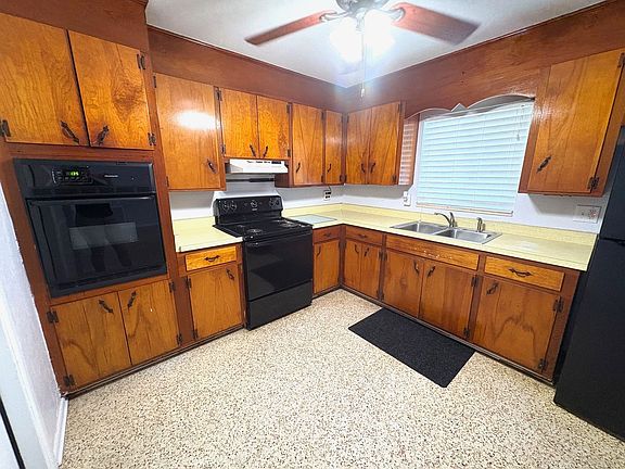 5th image of 128 N Pompano Ave