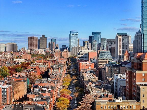 4th image of 360 Newbury St Unit 810