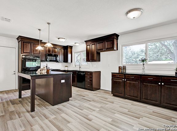 3rd image of 118 Wyndale St