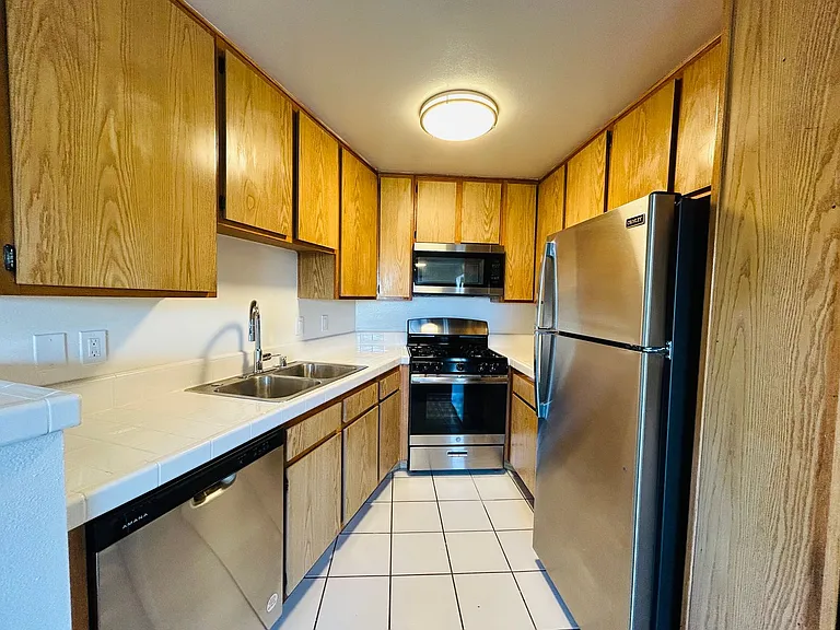 10520 National Blvd — Photo 12