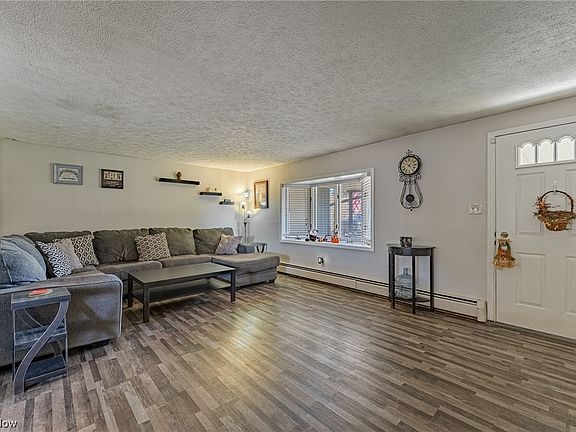 4th image of 9561 Ellen Dr