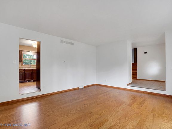 From the living room, you can go in the kitchen or the foyer.