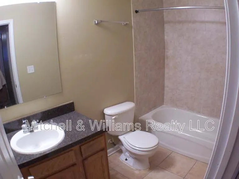 2902 W 5th St — Photo 6
