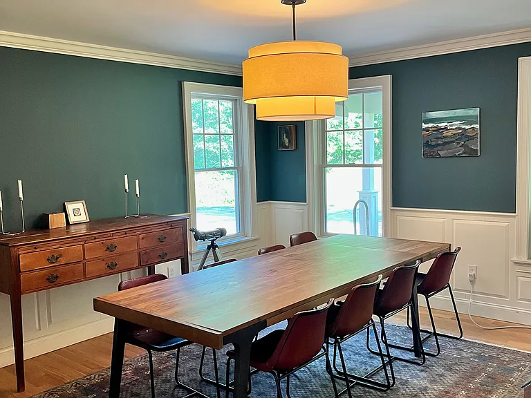 Dining room.