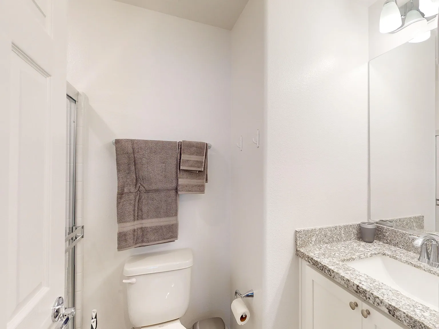 4 bed, 3.5 bath, 2040 sqft, $1,300 — Photo 4