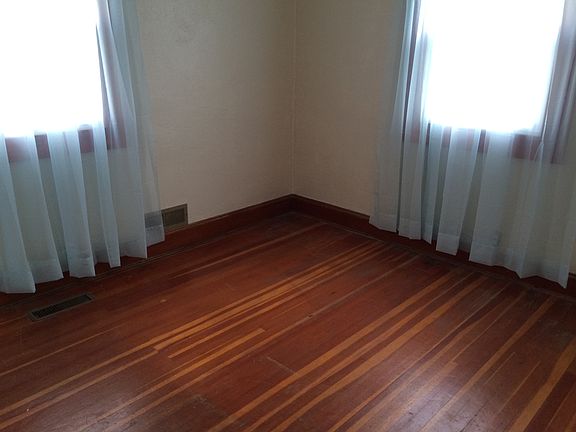 5th image of 103 W Avenue I