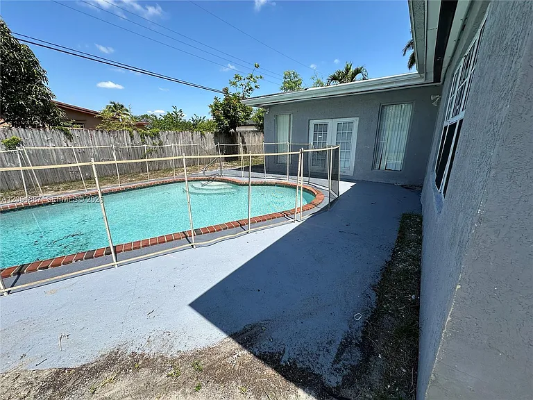 651 SW 30th Ave — Photo 11