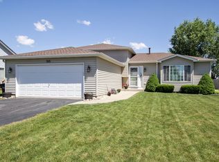 505 Creekside Cir, Minooka, IL 60447