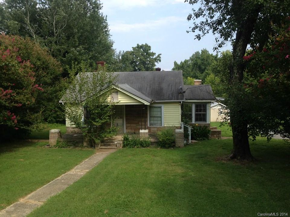 2nd image of 828 Main St