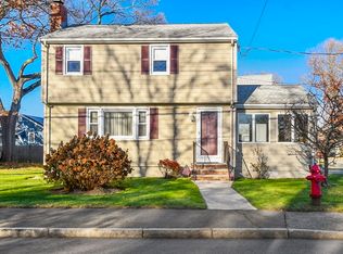 102 Pine St, Woburn, MA 01801