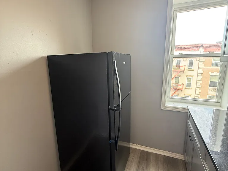 233 Littleton Ave #10 — Photo 2