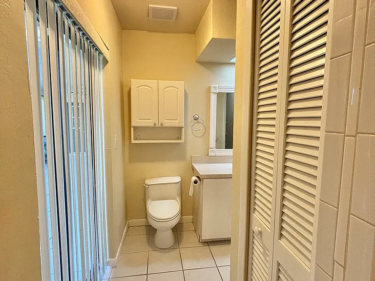 1715 SE 6th Ln — Photo 35