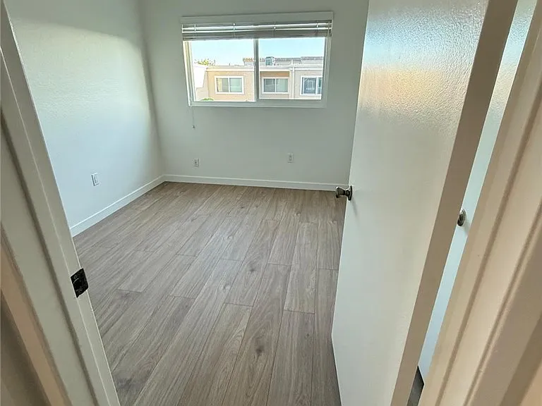 43 Golden Glen St — Photo 13