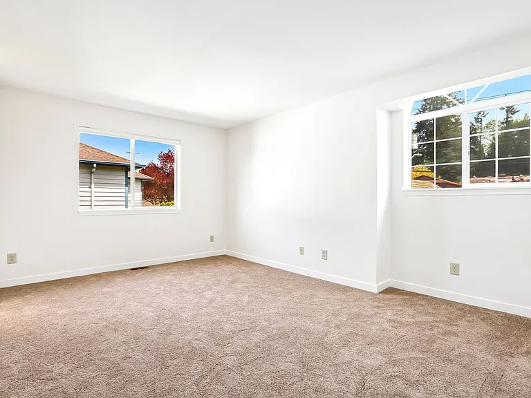 2535 Jones Ave NE — Photo 28
