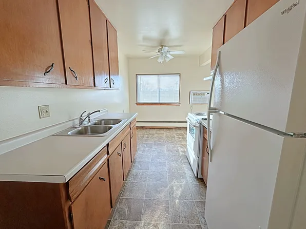 Davern Park Apartments, 1517 Saint Paul Ave, Saint Paul, MN 55116